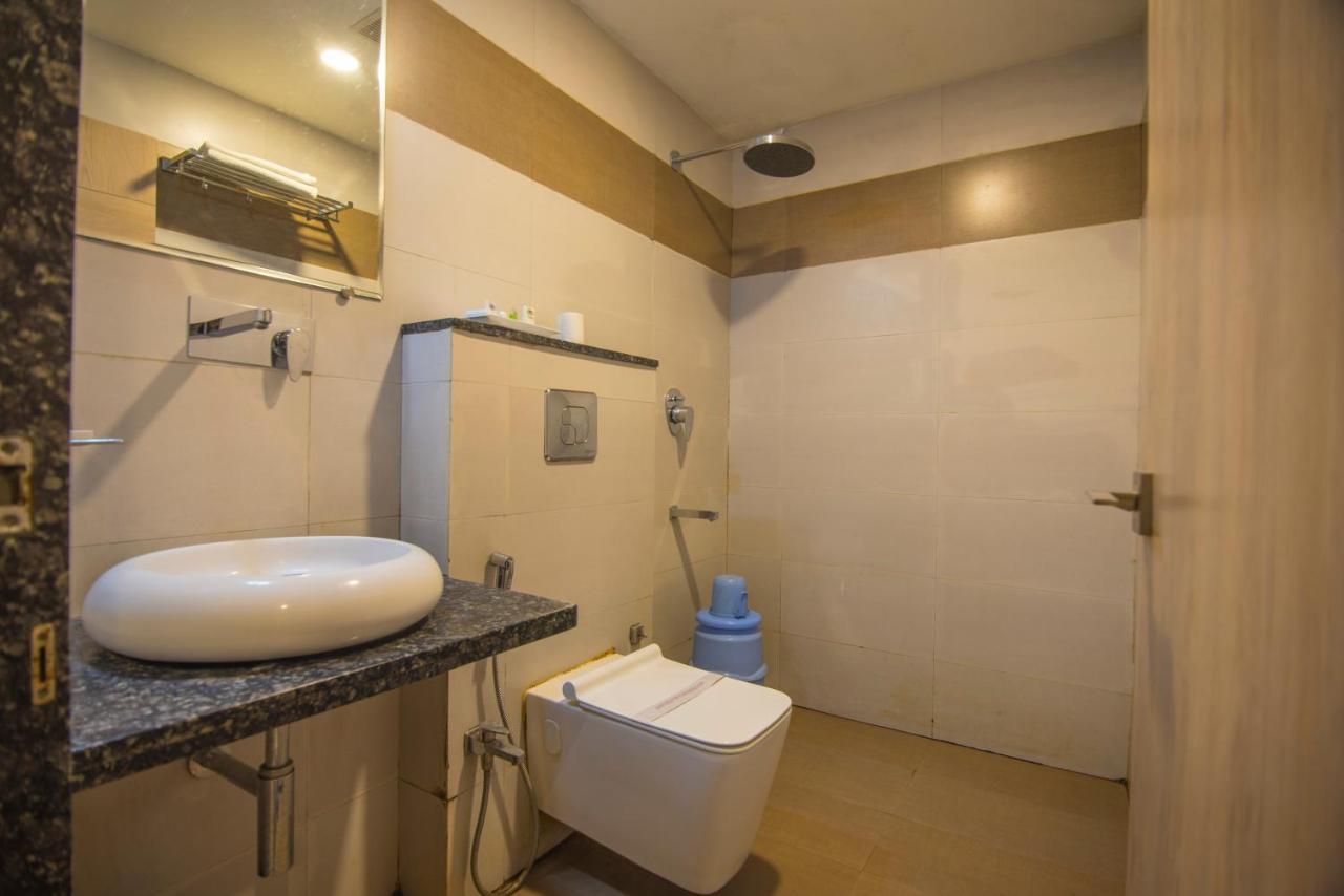 Hotel Signetic Blue Bhopal Exterior foto