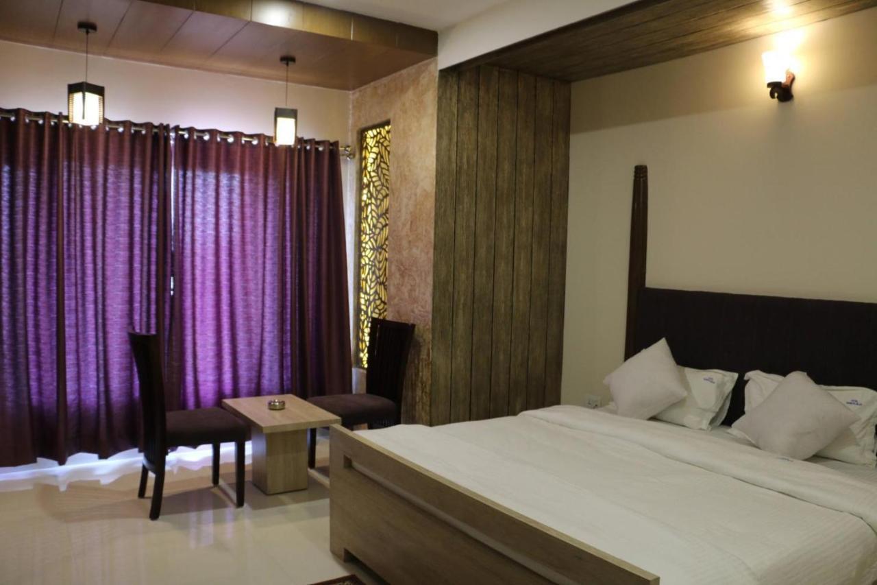 Hotel Signetic Blue Bhopal Exterior foto