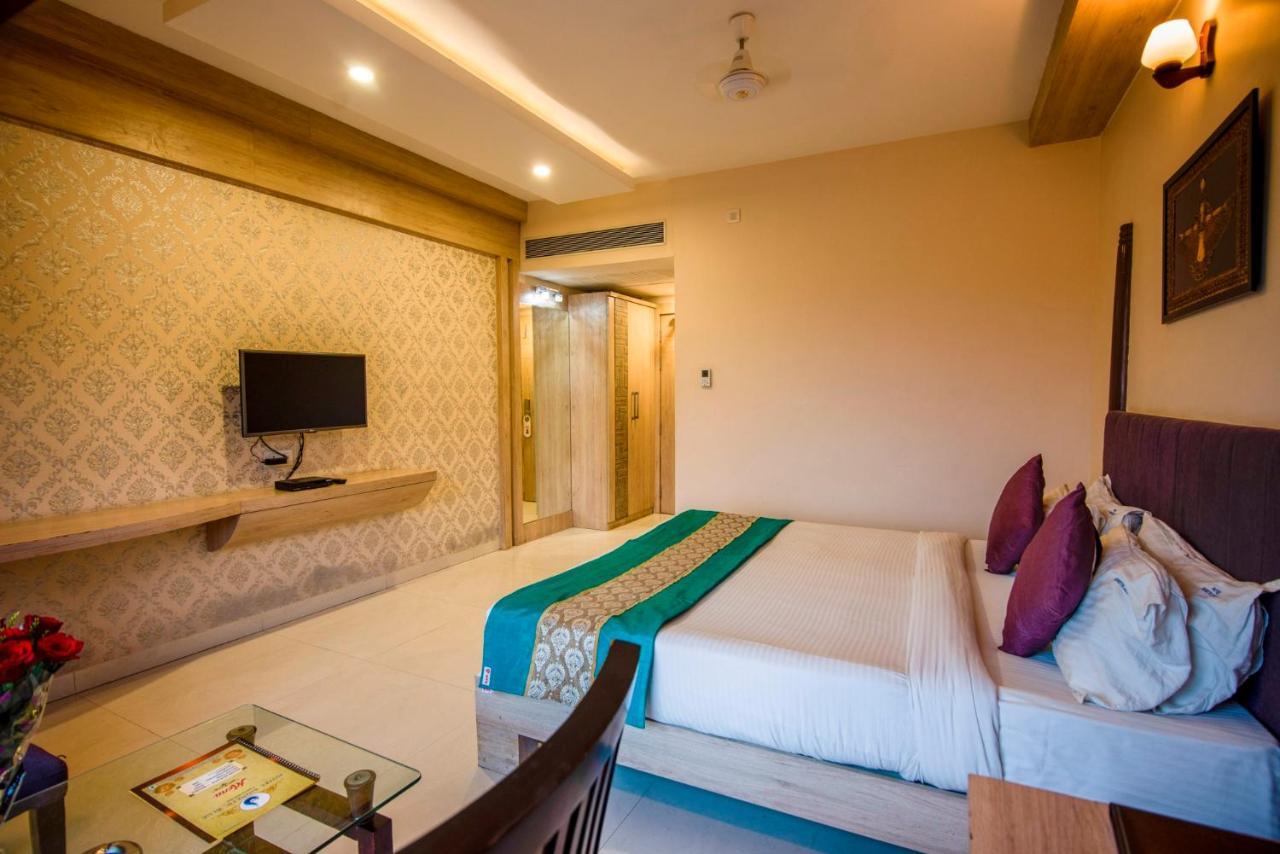 Hotel Signetic Blue Bhopal Exterior foto