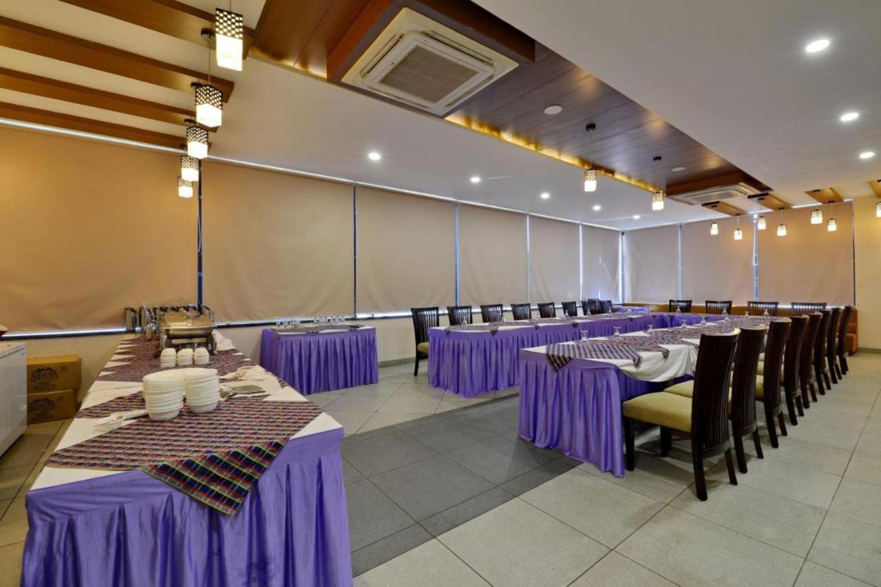 Hotel Signetic Blue Bhopal Exterior foto